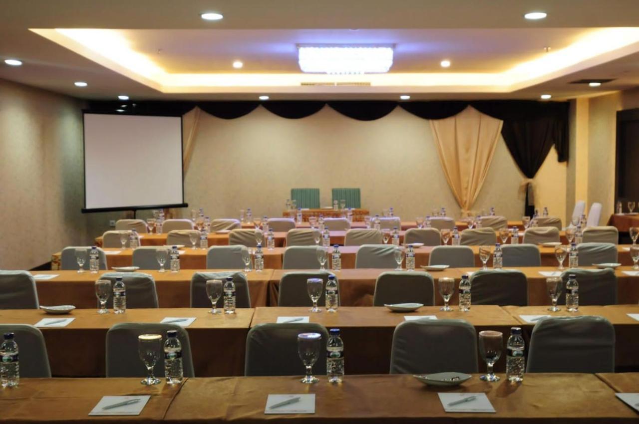 Asialink Premier Karawang Exteriér fotografie