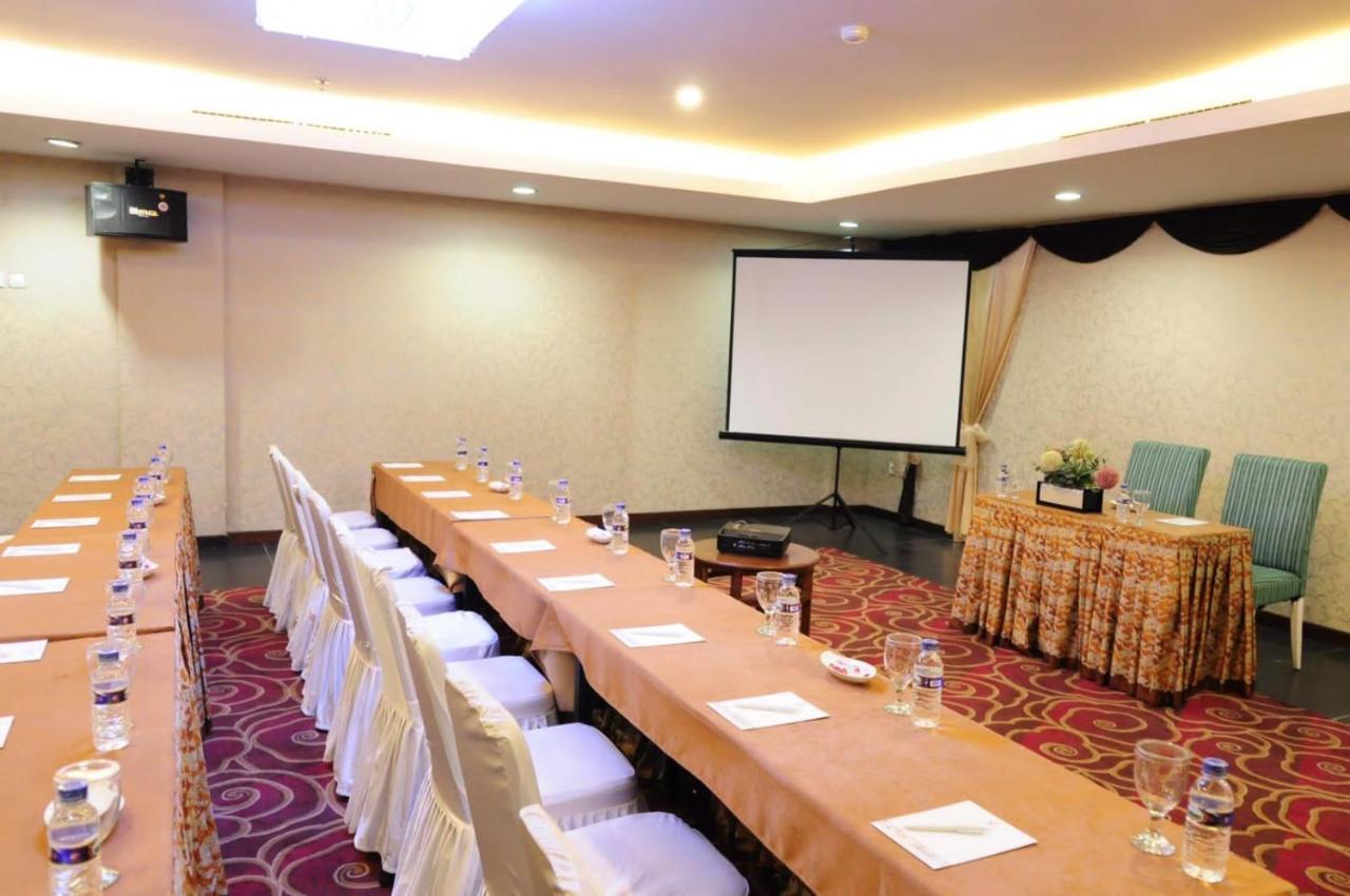 Asialink Premier Karawang Exteriér fotografie