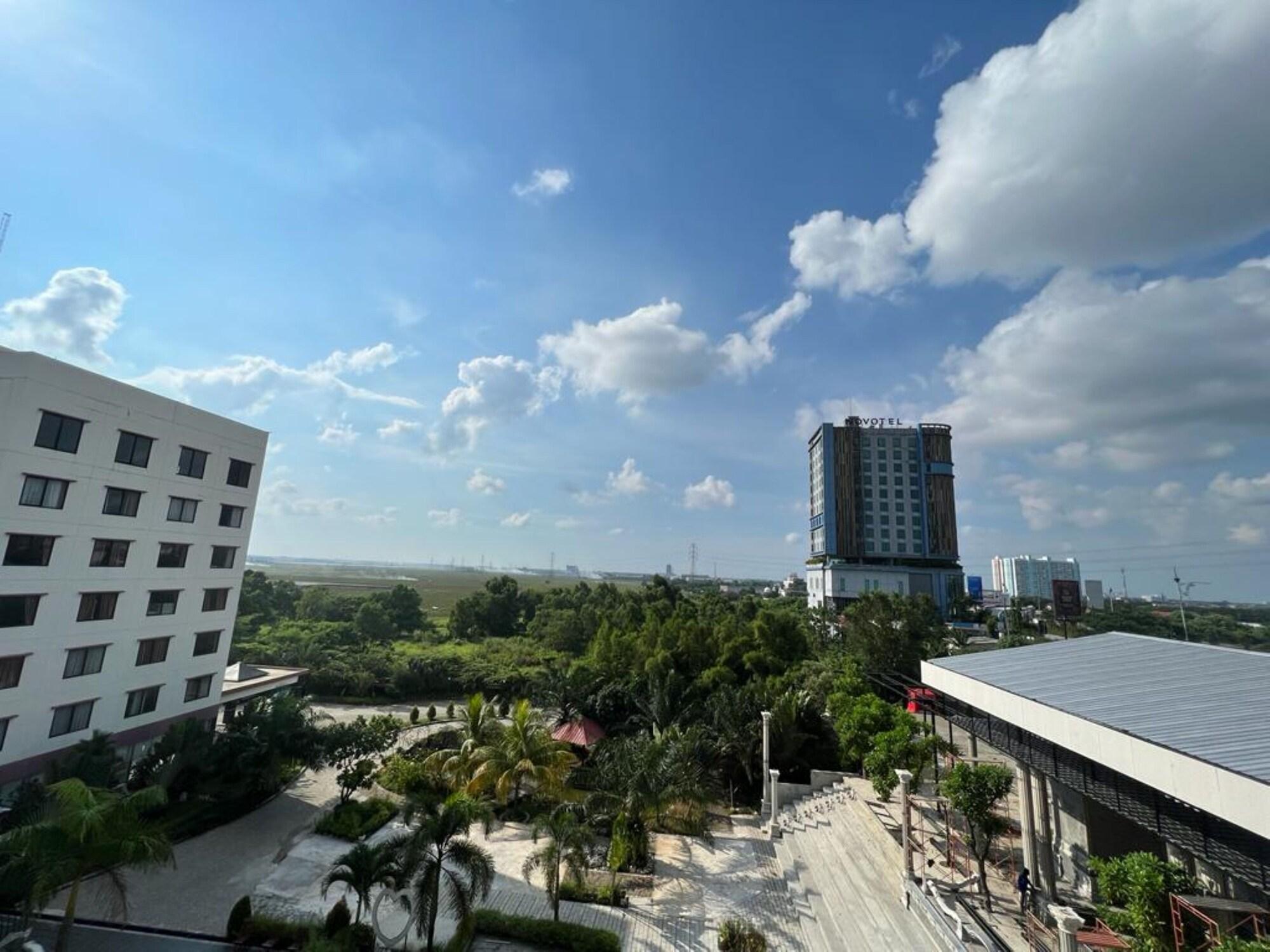 Asialink Premier Karawang Exteriér fotografie
