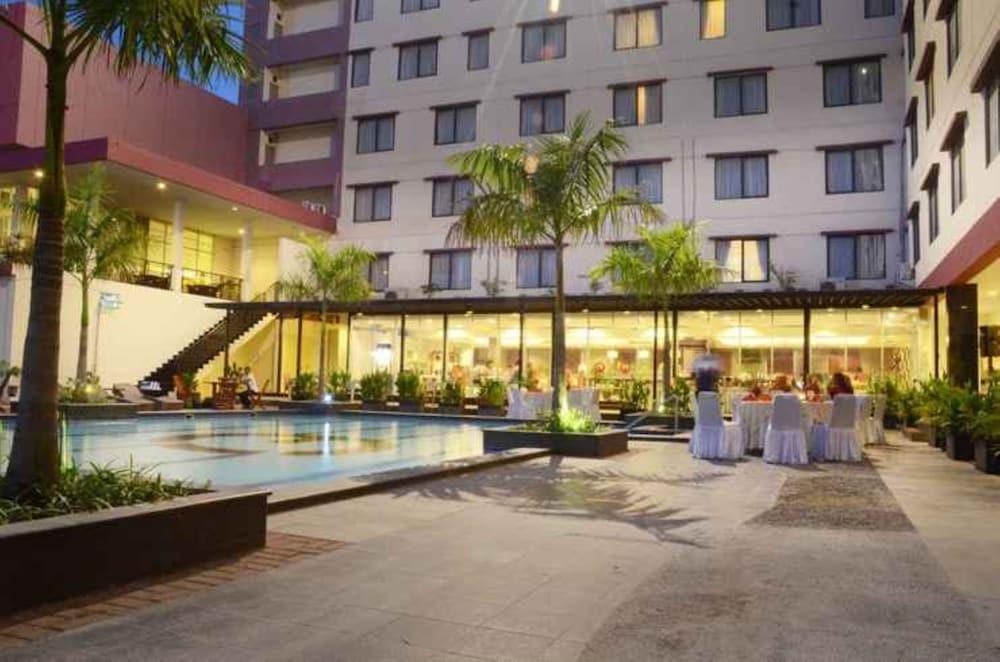 Asialink Premier Karawang Exteriér fotografie