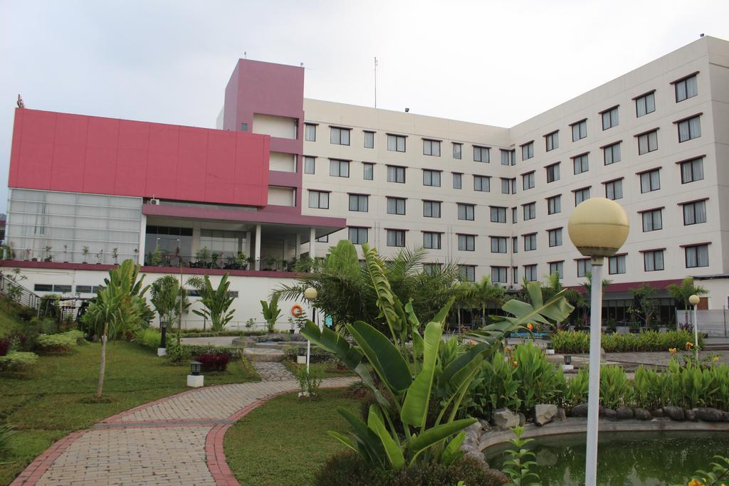 Asialink Premier Karawang Exteriér fotografie