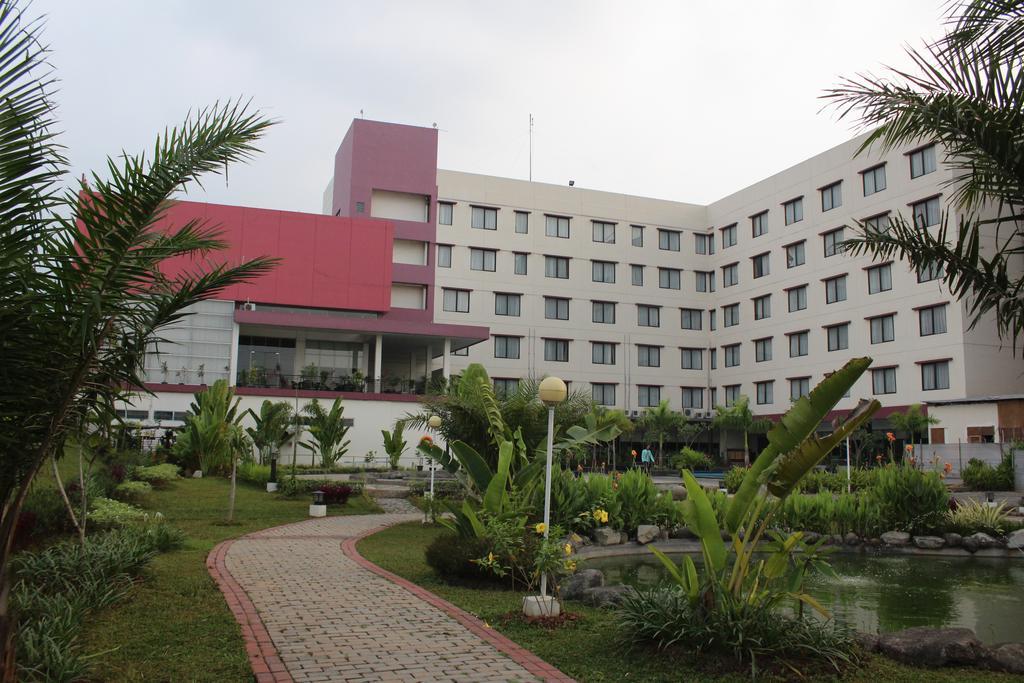 Asialink Premier Karawang Exteriér fotografie
