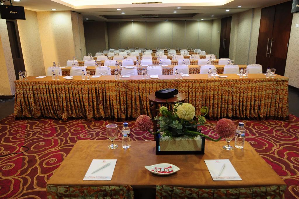 Asialink Premier Karawang Exteriér fotografie